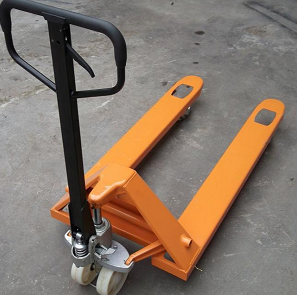 Detailed treatment of manual forklift