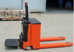 How to maintain the battery of an electric transport vehicle