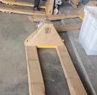 What are the small loading and unloading equipment