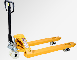 Precautions during the operation of manual hydraulic handling vehicles