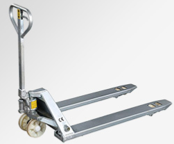 Why is the logistics industry using manual hydraulic trucks