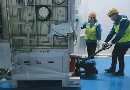 Precautions for using electric forklifts in precision equipment handling