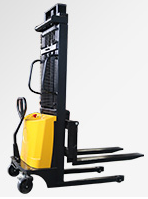 Sanya Port electric forklift efficiently completes cargo loading and unloading work