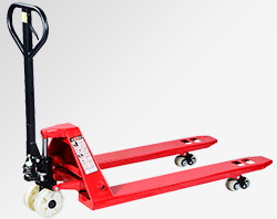The handle of the manual hydraulic handling vehicle is used to operate the cargo handling