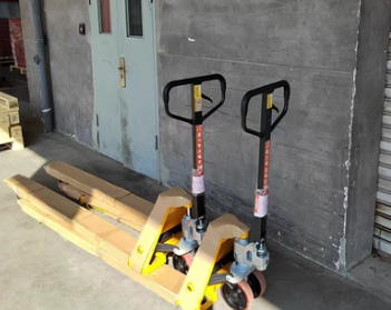 Application of manual hydraulic handling vehicles in refrigeration equipment factories
